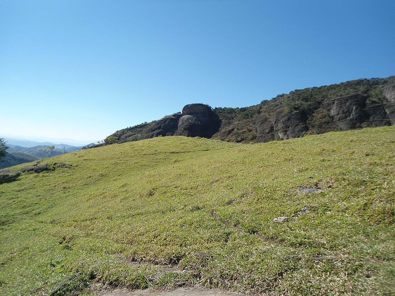 Vista da Pedra do Sapo, em Biritiba Mirim